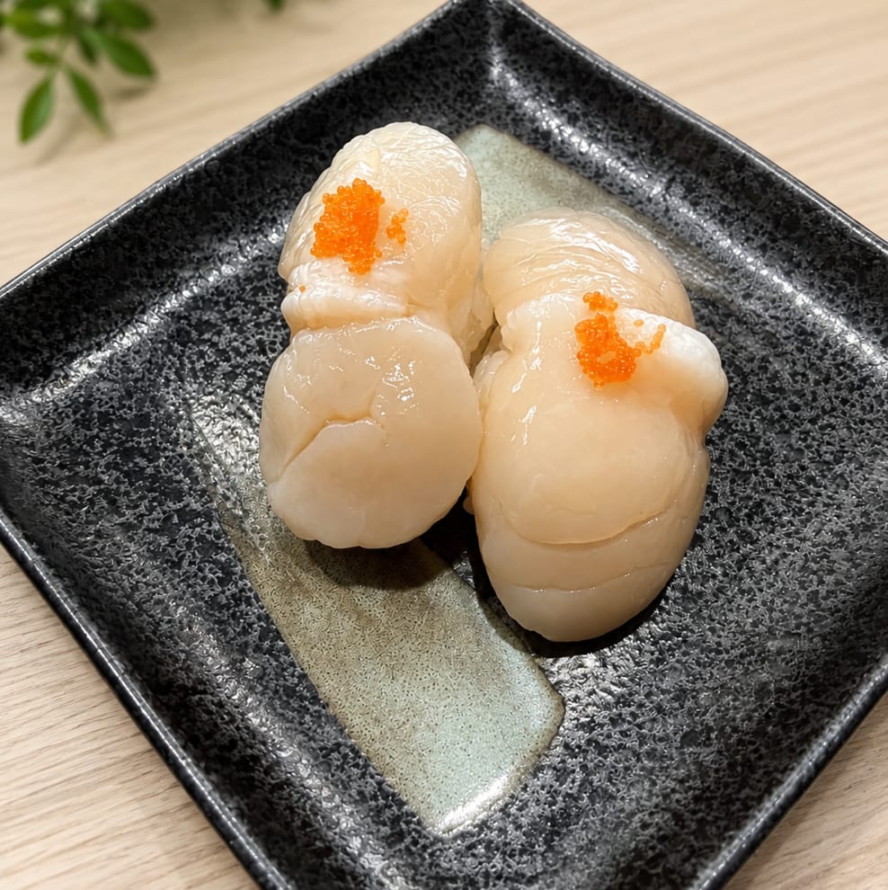 Japanese scallop sushi (2pcs) / sashimi (3pcs).