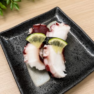 Octopus sushi (2pcs) / sashimi (3pcs)