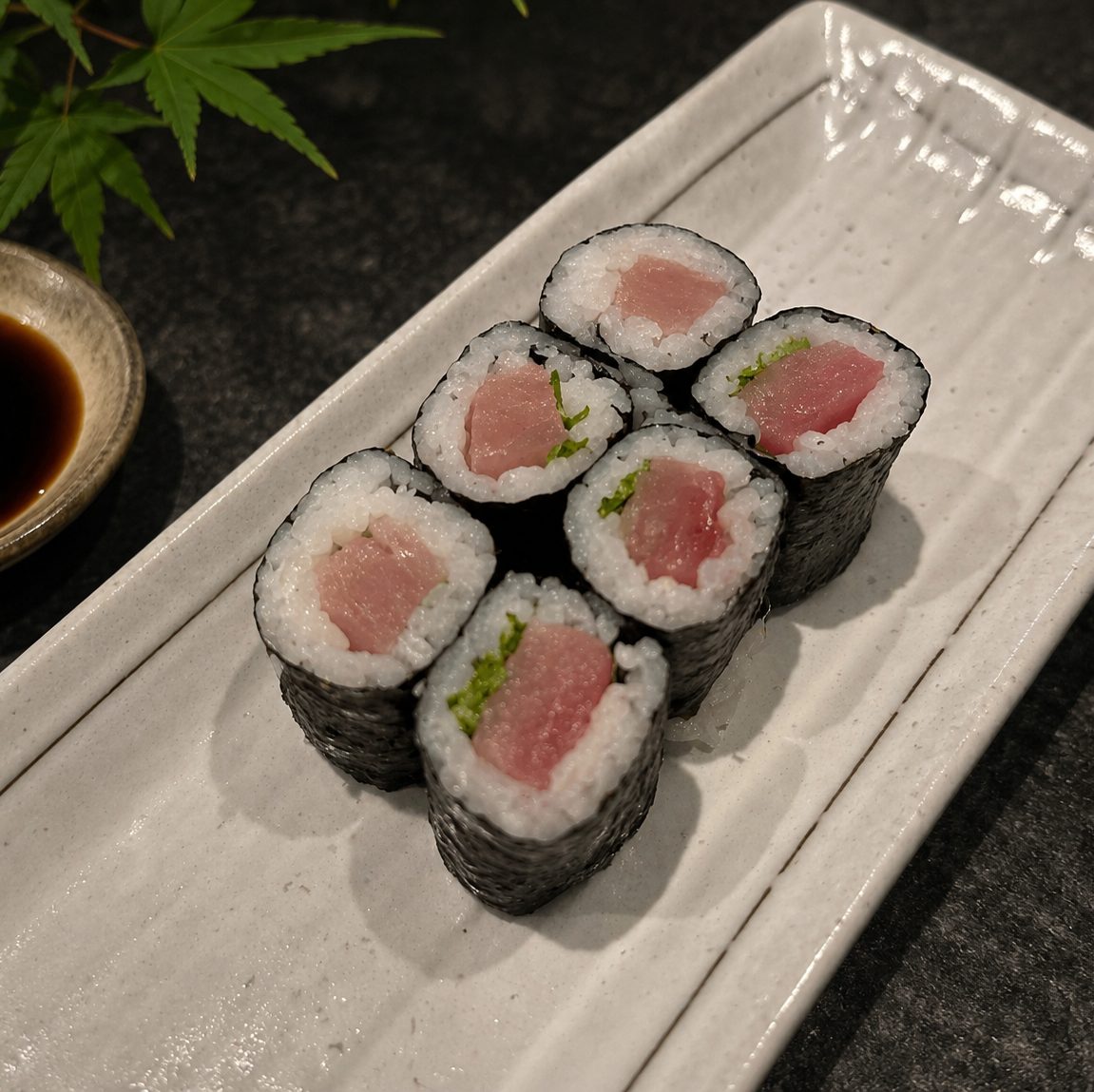 Yellowtail and scallion roll.