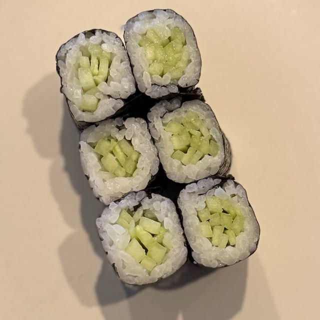 Kappa roll (cucumber roll).