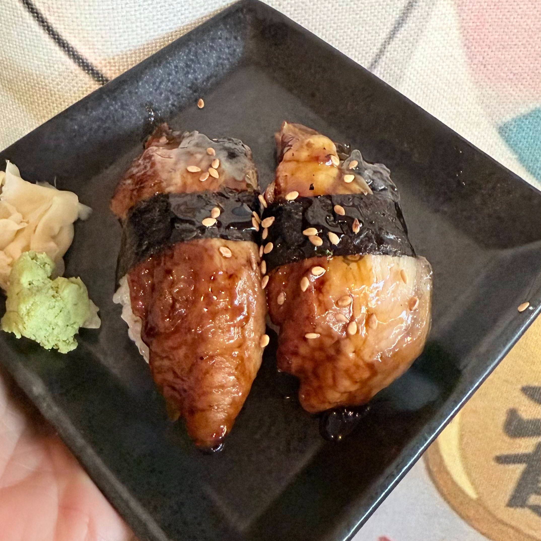 Eel sushi (2pcs).
