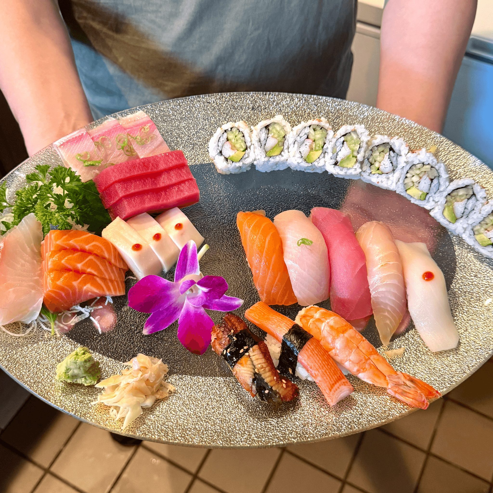 SC5. Sushi and sashimi deluxe.