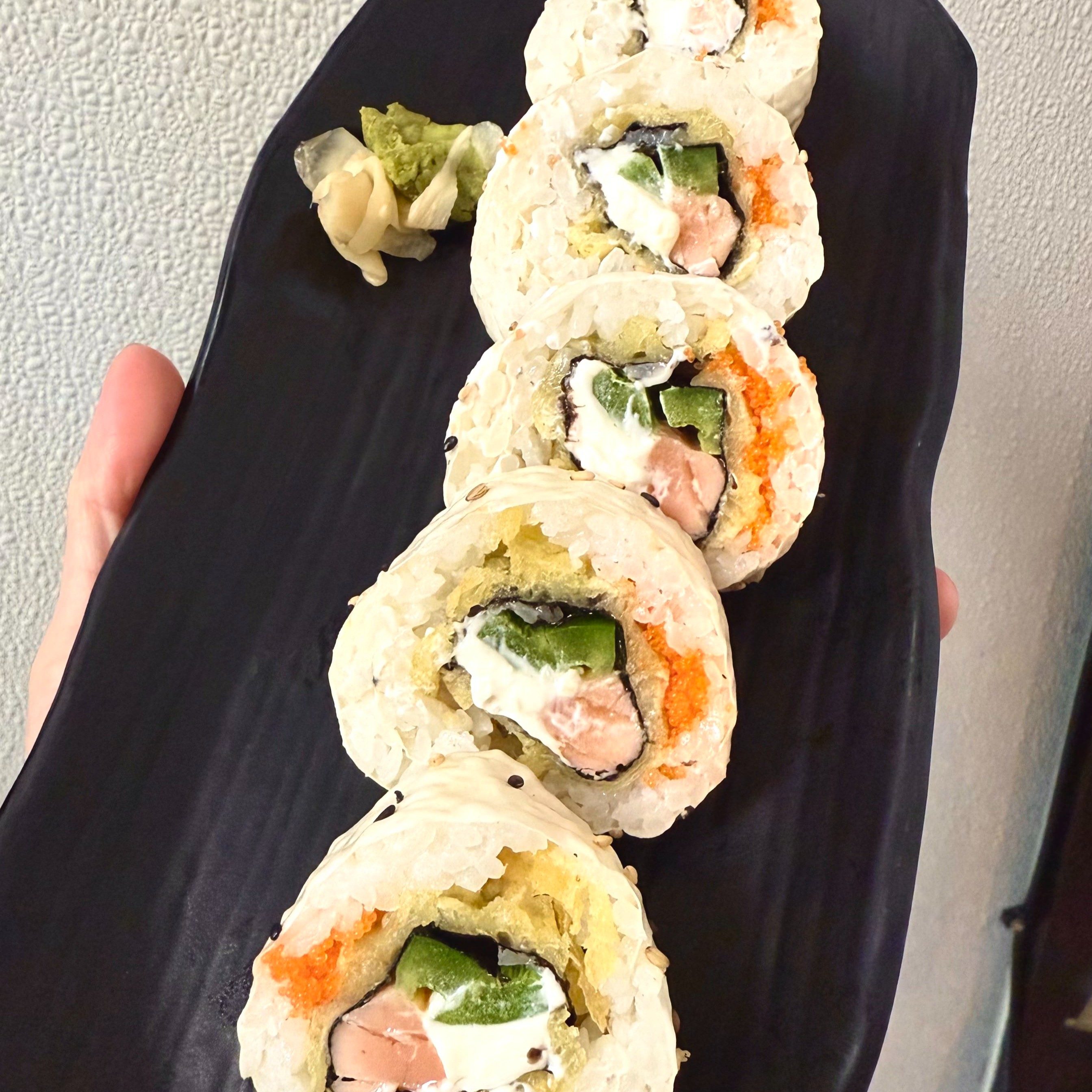 R7. Tiger eye maki roll (5).