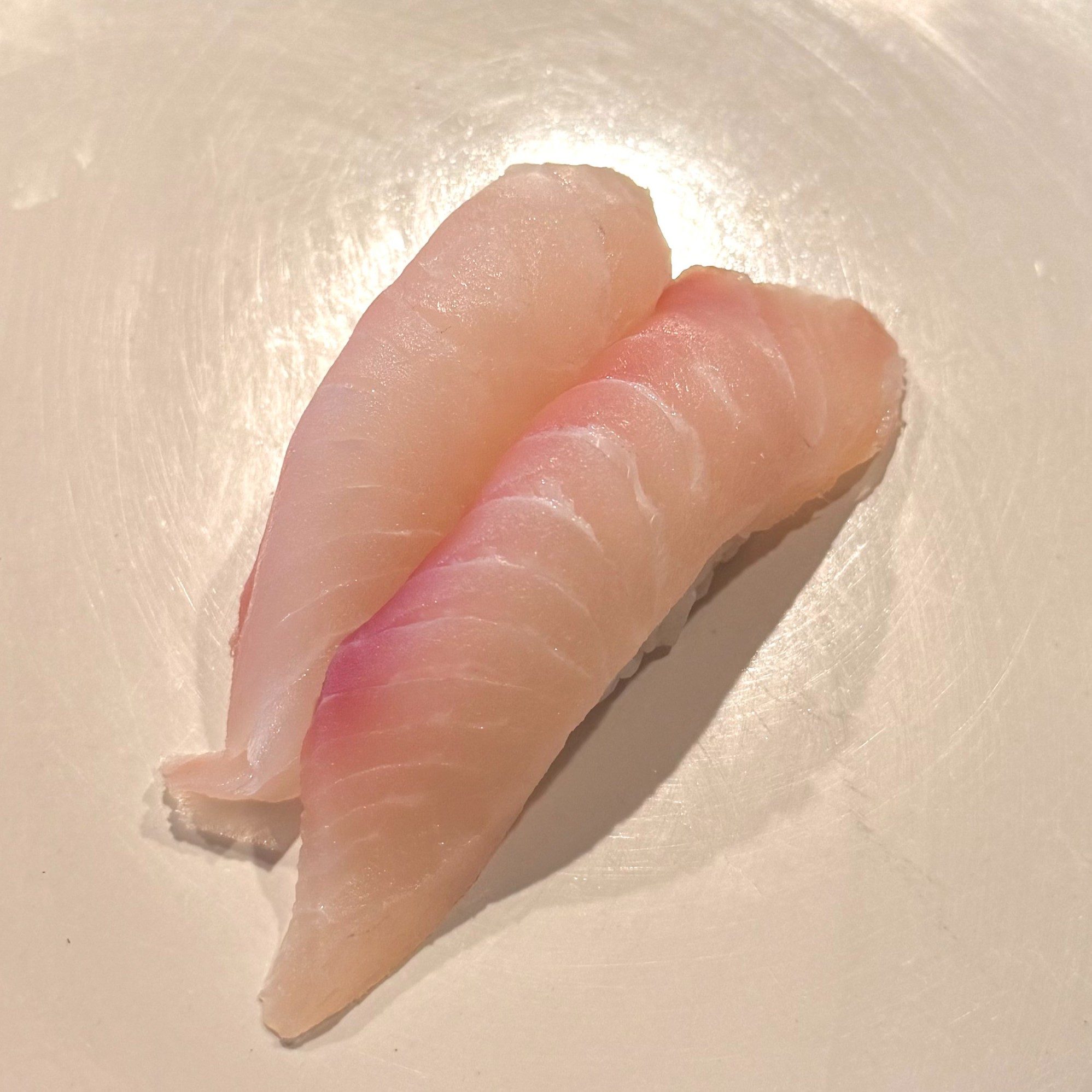 Red snapper sushi (2pcs) / sashimi (3pcs).