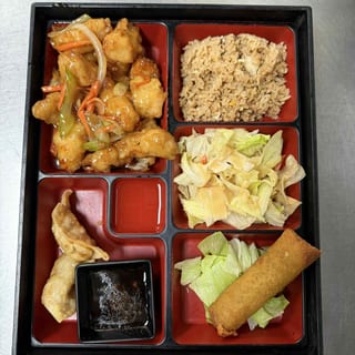 BB4. General tso's chicken bento box