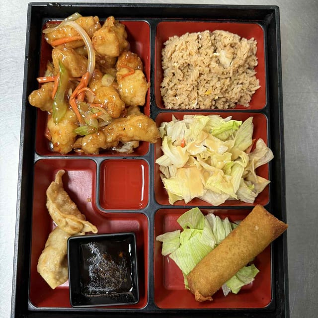 BB4. General tso's chicken bento box.